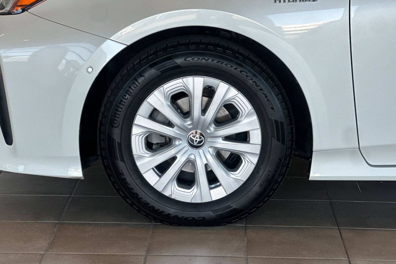 Certified 2020 Toyota Prius LE FWD image 26