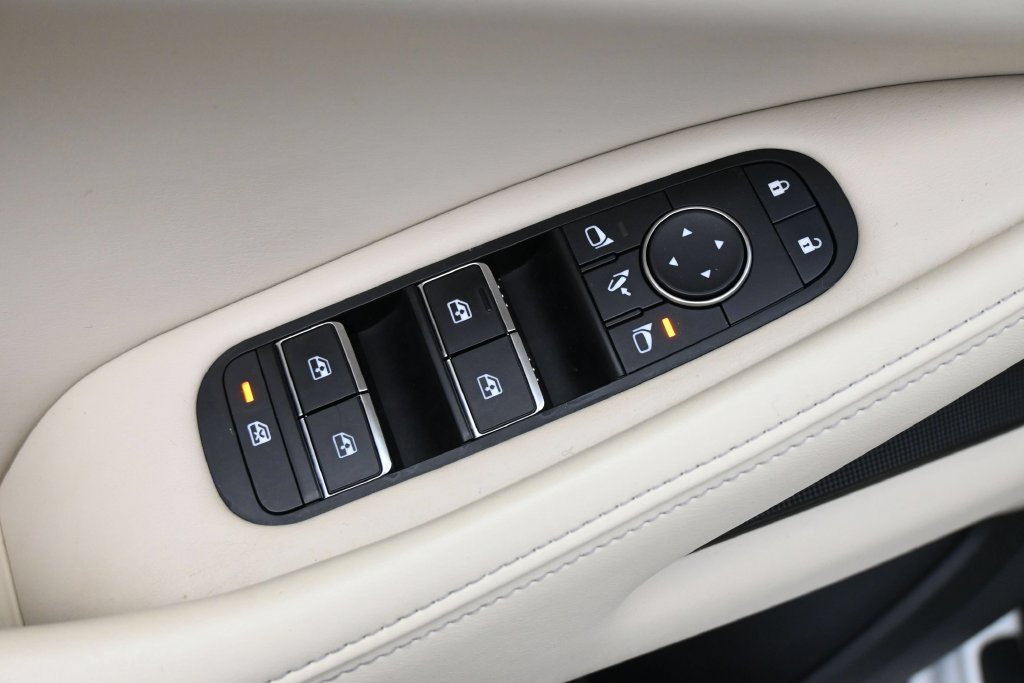 Used 2023 INFINITI QX60 Luxe w/ Cargo Package FWD image 4