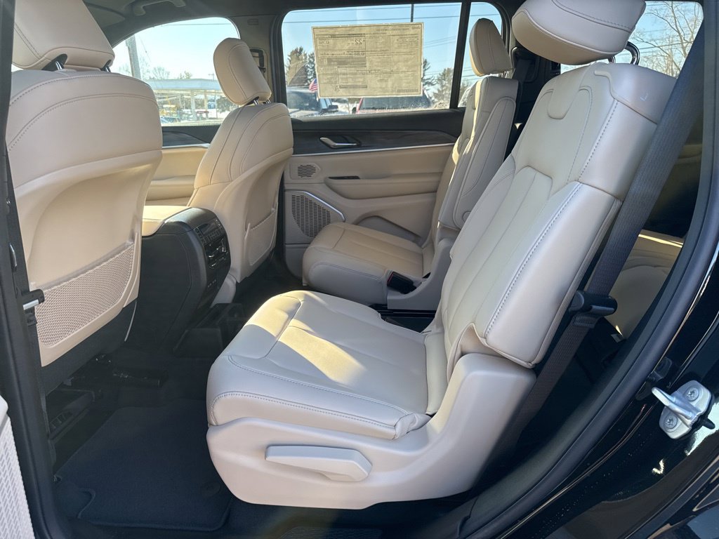 New 2026 Jeep Grand Cherokee L Limited w/ MOPAR Finishing Package AWD/4WD image 17