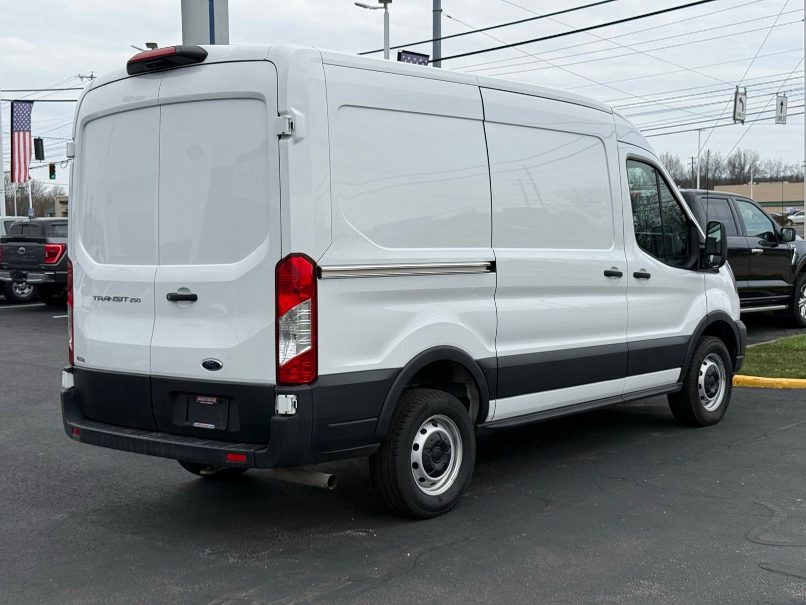 Used 2022 Ford Transit 250 Medium Roof image 3