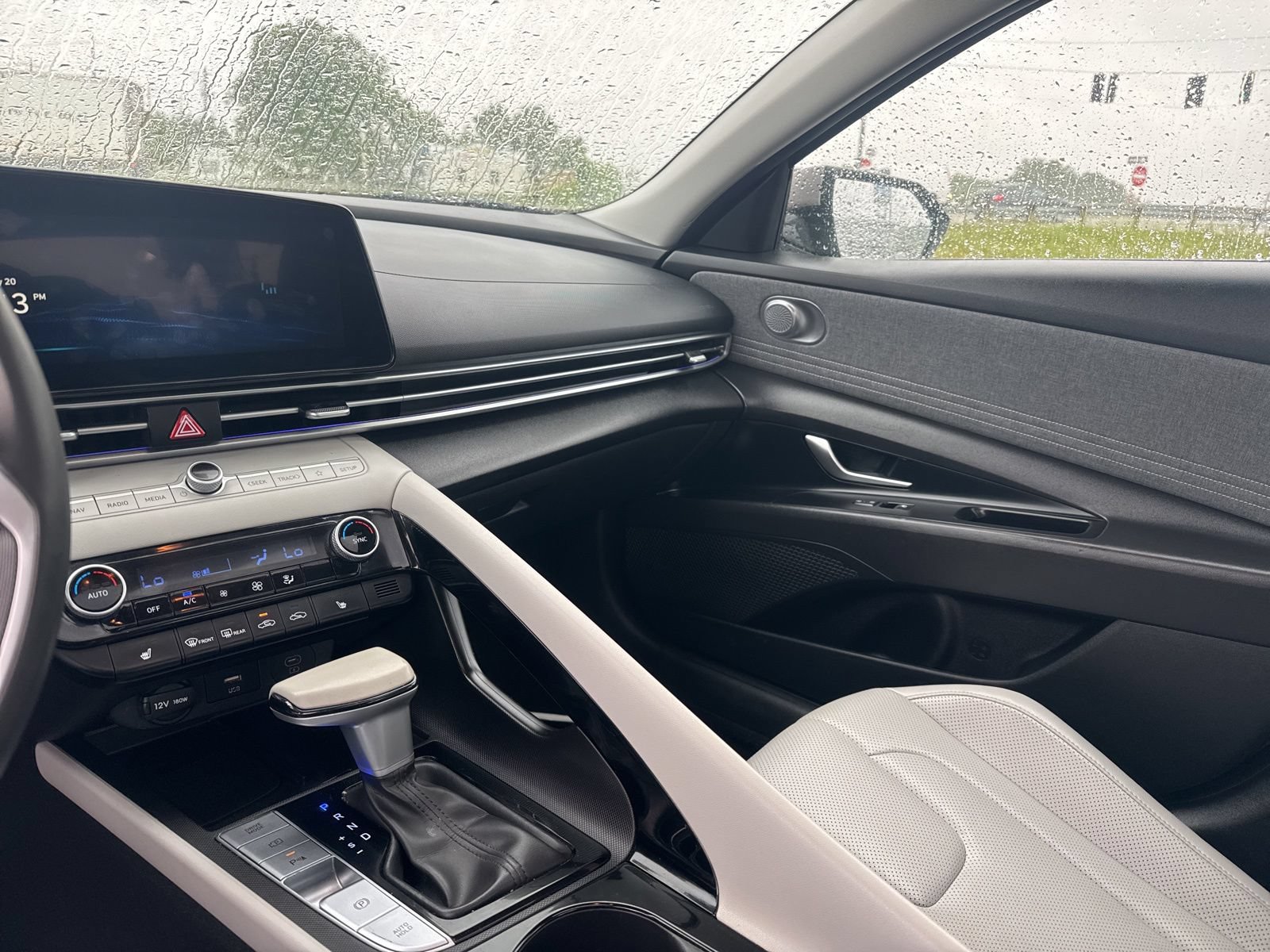 Used 2024 Hyundai Elantra Limited FWD image 25