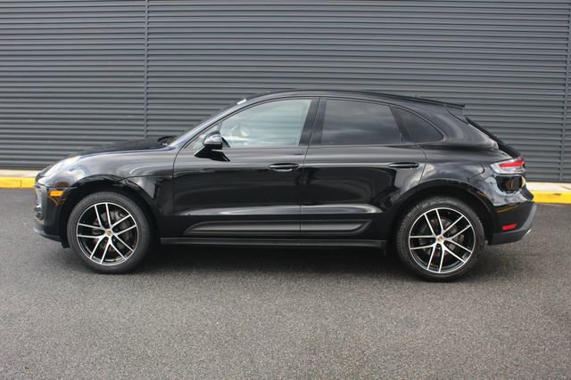 Used 2023 Porsche Macan Turbo image 2