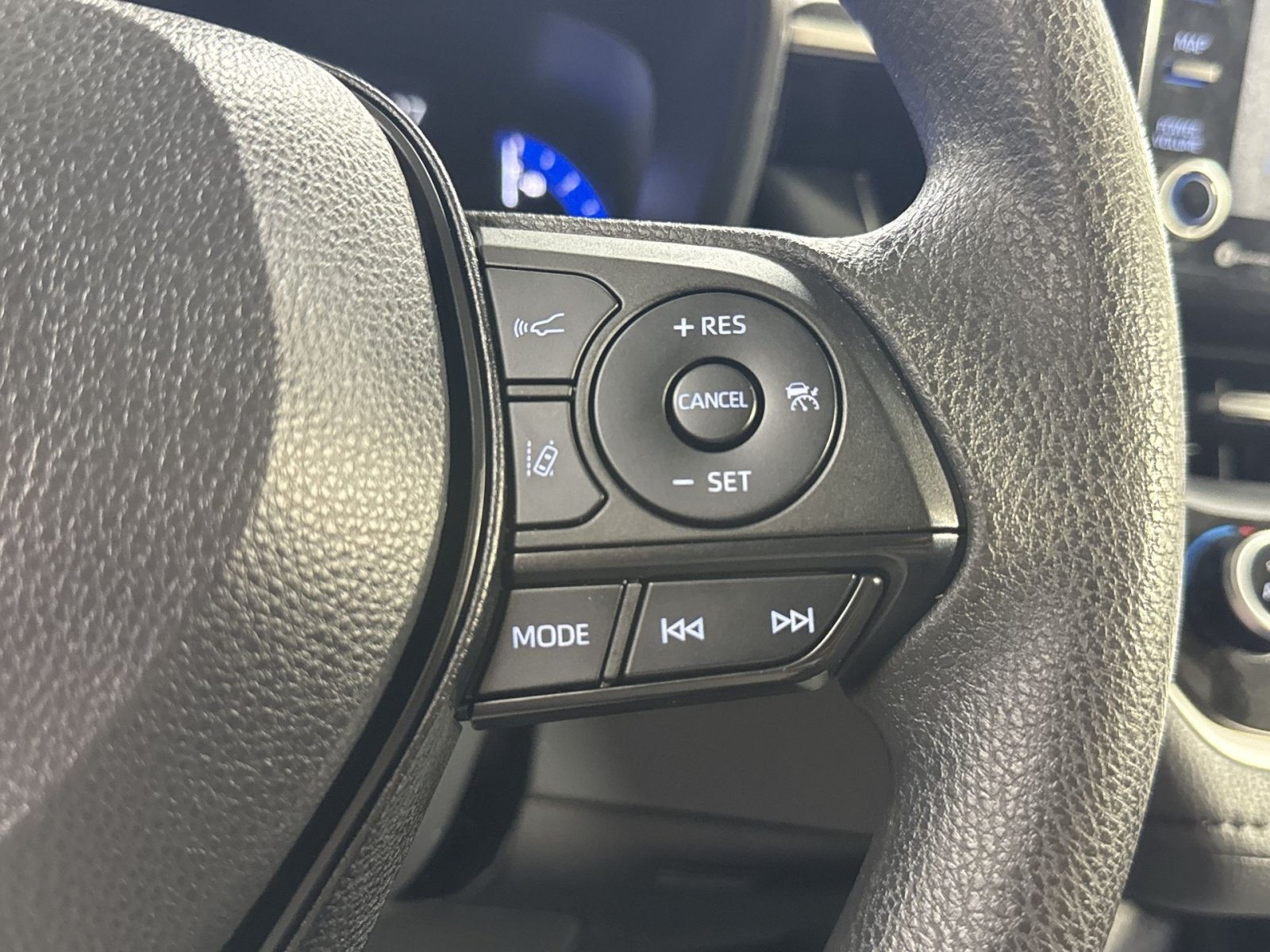 Used 2022 Toyota Corolla LE FWD image 44