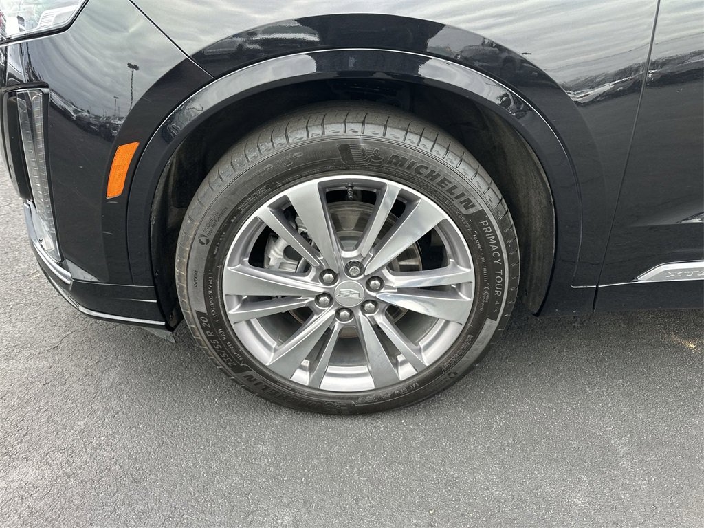 Used 2023 Cadillac XT6 Premium Luxury image 10