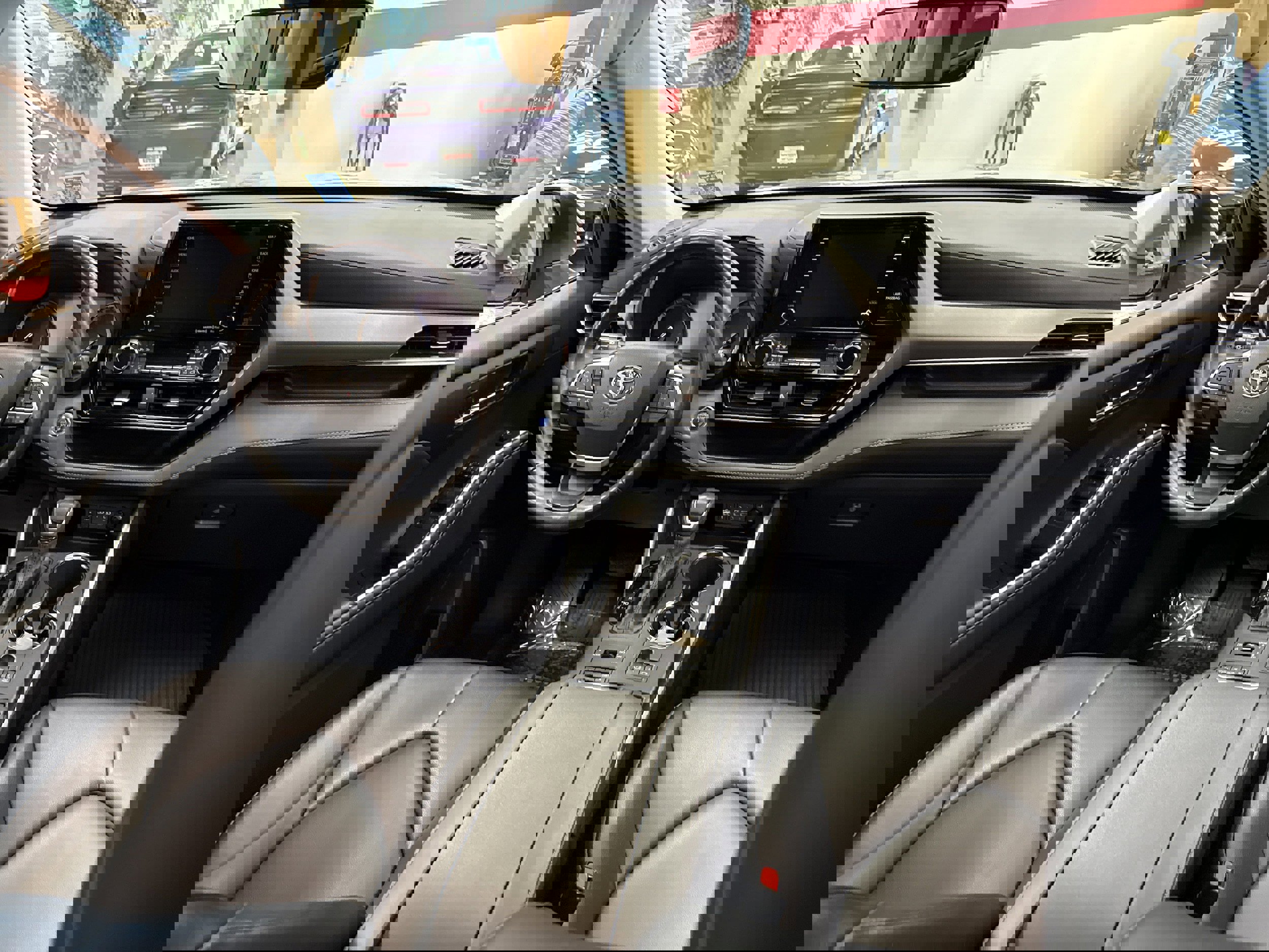 Used 2022 Toyota Highlander XLE image 21