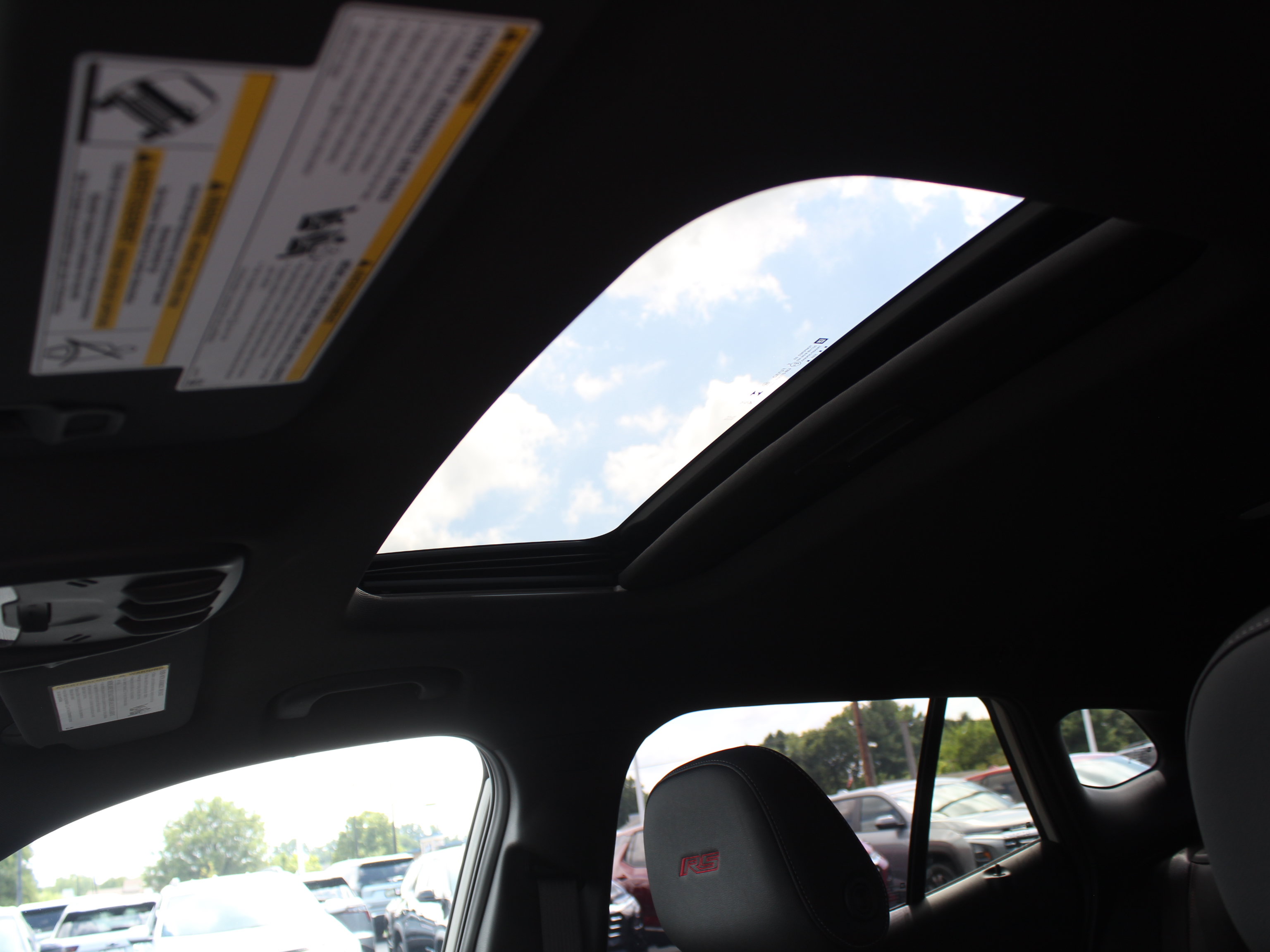 New 2026 Chevrolet Trax RS w/ Sunroof Package FWD image 10