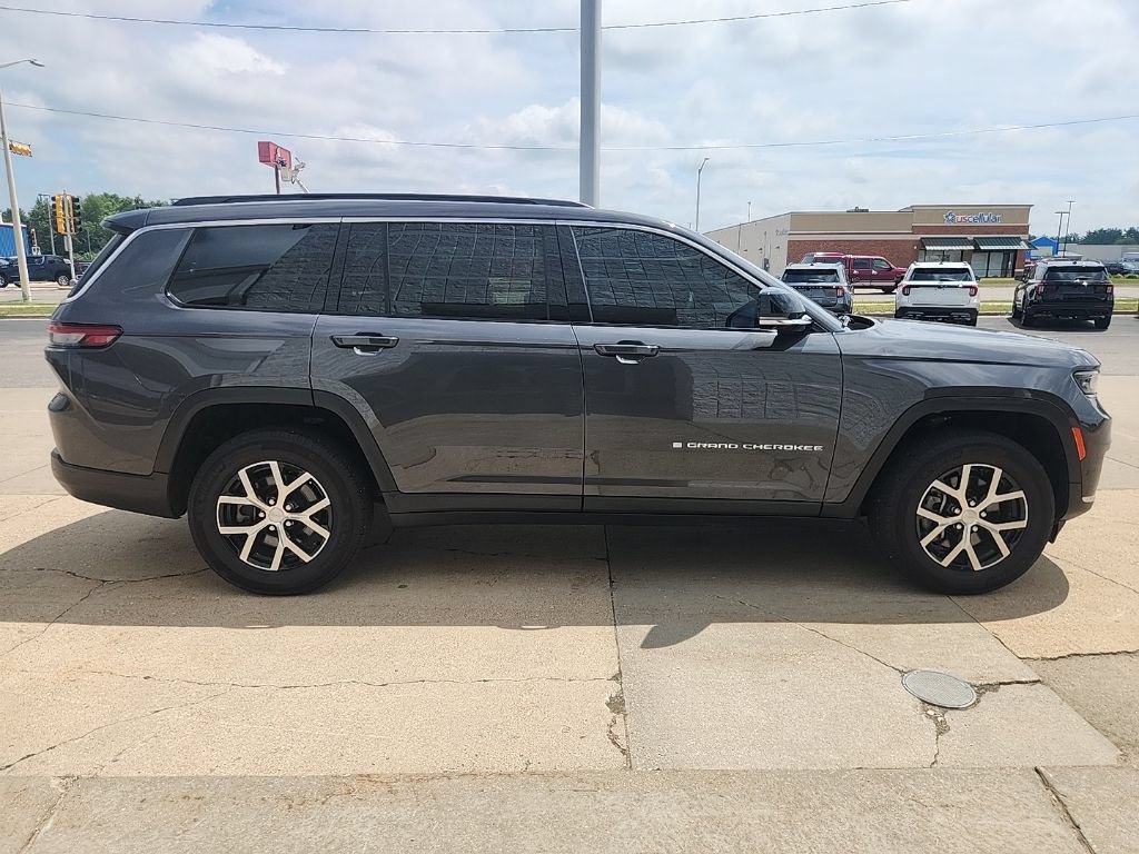 Used 2024 Jeep Grand Cherokee L Limited w/ Luxury Tech Group II AWD/4WD image 9