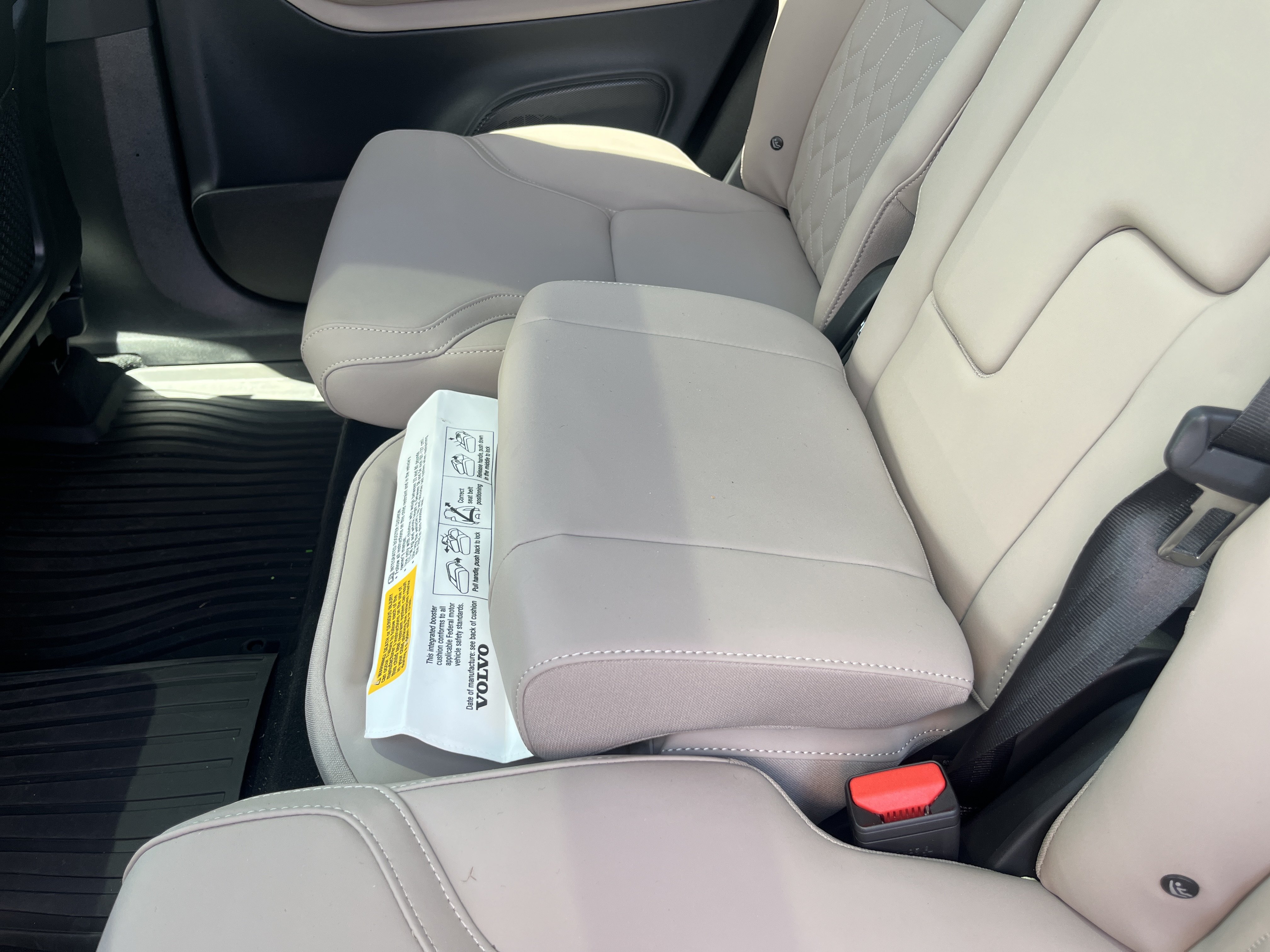 New 2026 Volvo XC90 B6 Plus w/ Protection Package Premier AWD/4WD image 12