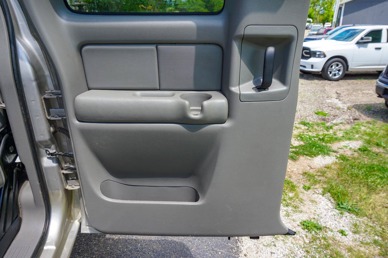 Used 2005 GMC Sierra 2500 SLT w/ Heavy-Duty Power Package AWD/4WD image 25