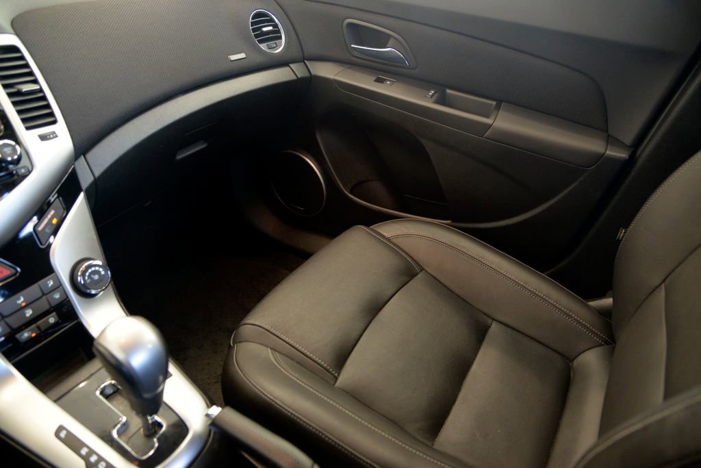 Used 2015 Chevrolet Cruze LT w/ Sun, Sound and Sport Package image 27