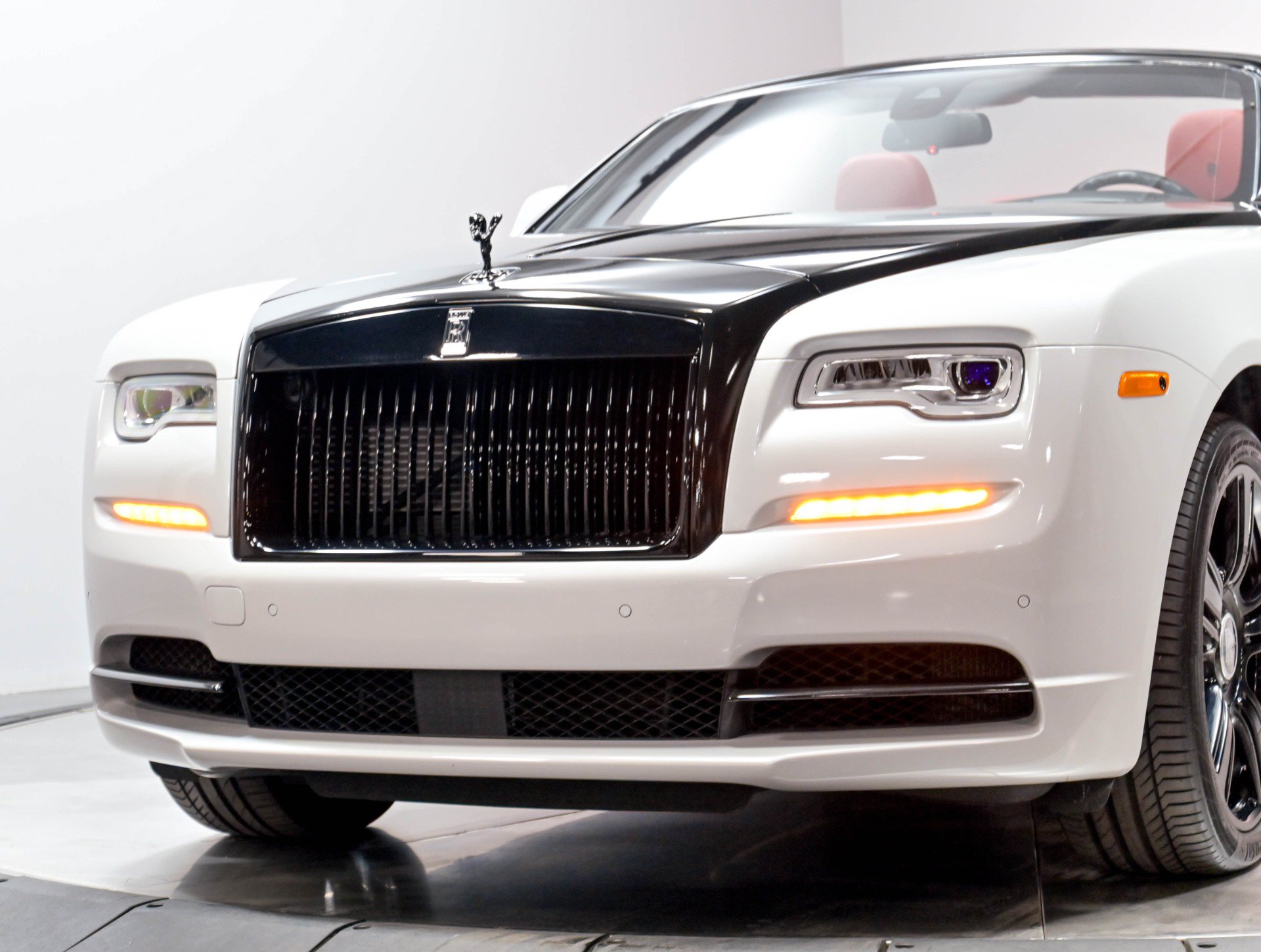 Used 2017 Rolls-Royce Dawn RWD image 84