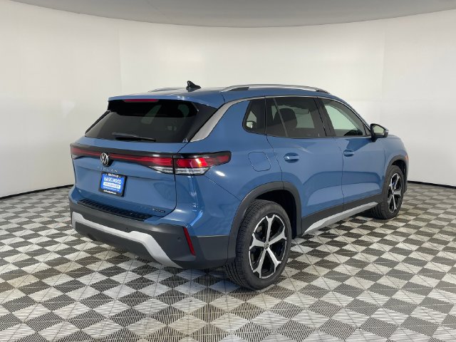 Used 2025 Volkswagen Tiguan SE AWD/4WD image 24