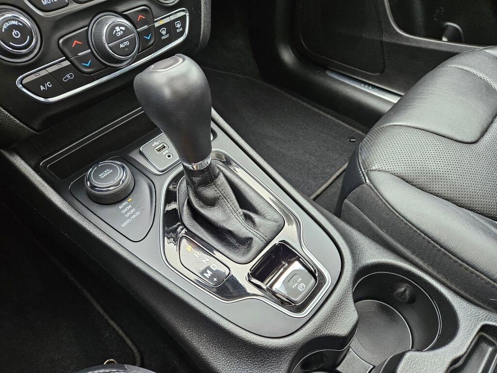 Used 2021 Jeep Cherokee Limited w/ Elite Package image 28