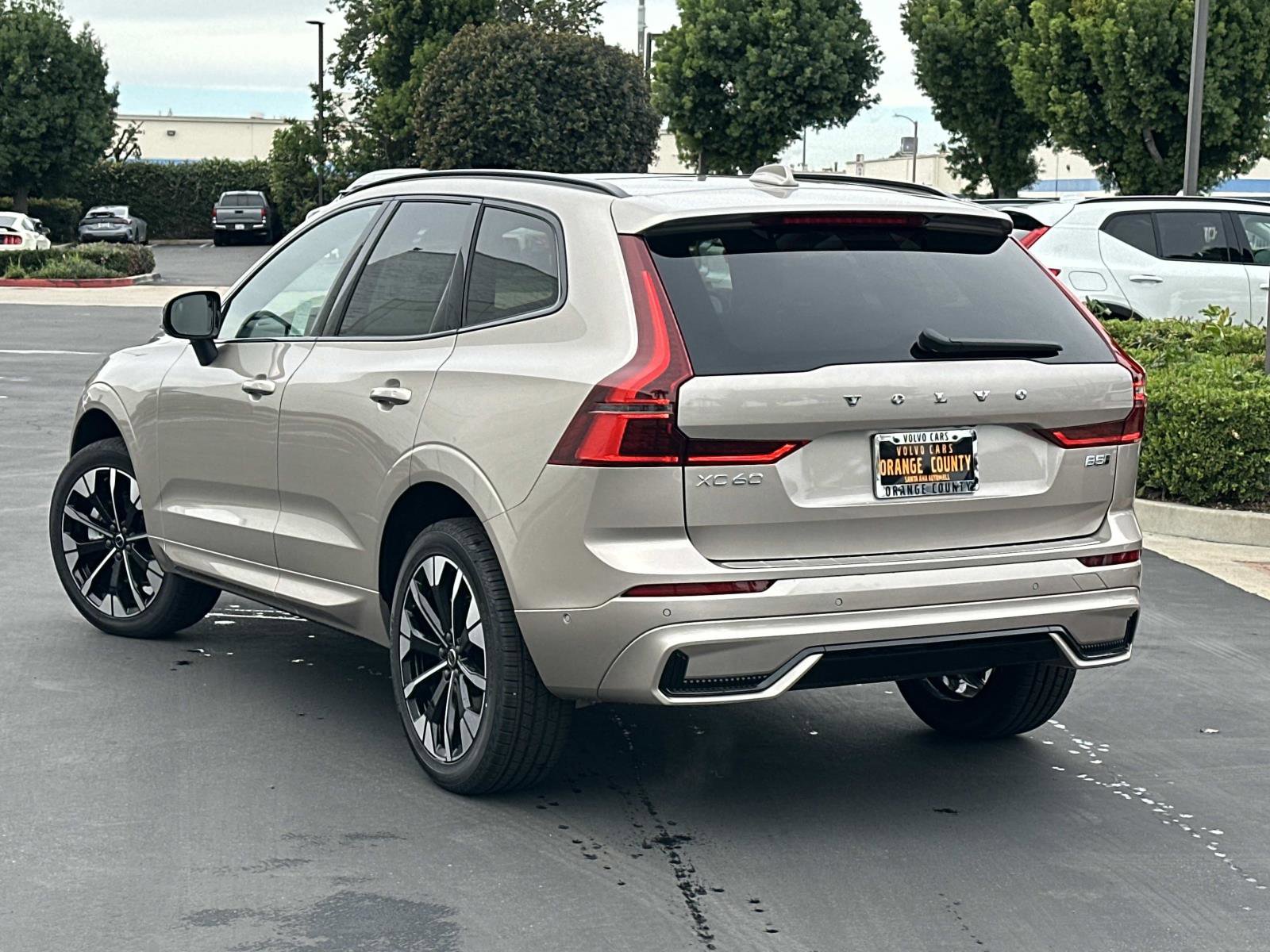 New 2026 Volvo XC60 B5 Plus w/ Protection Package Premier AWD/4WD image 5
