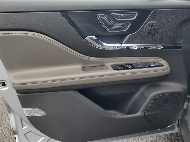 Certified 2023 Lincoln Corsair AWD w/ Equipment Group 101A image 12