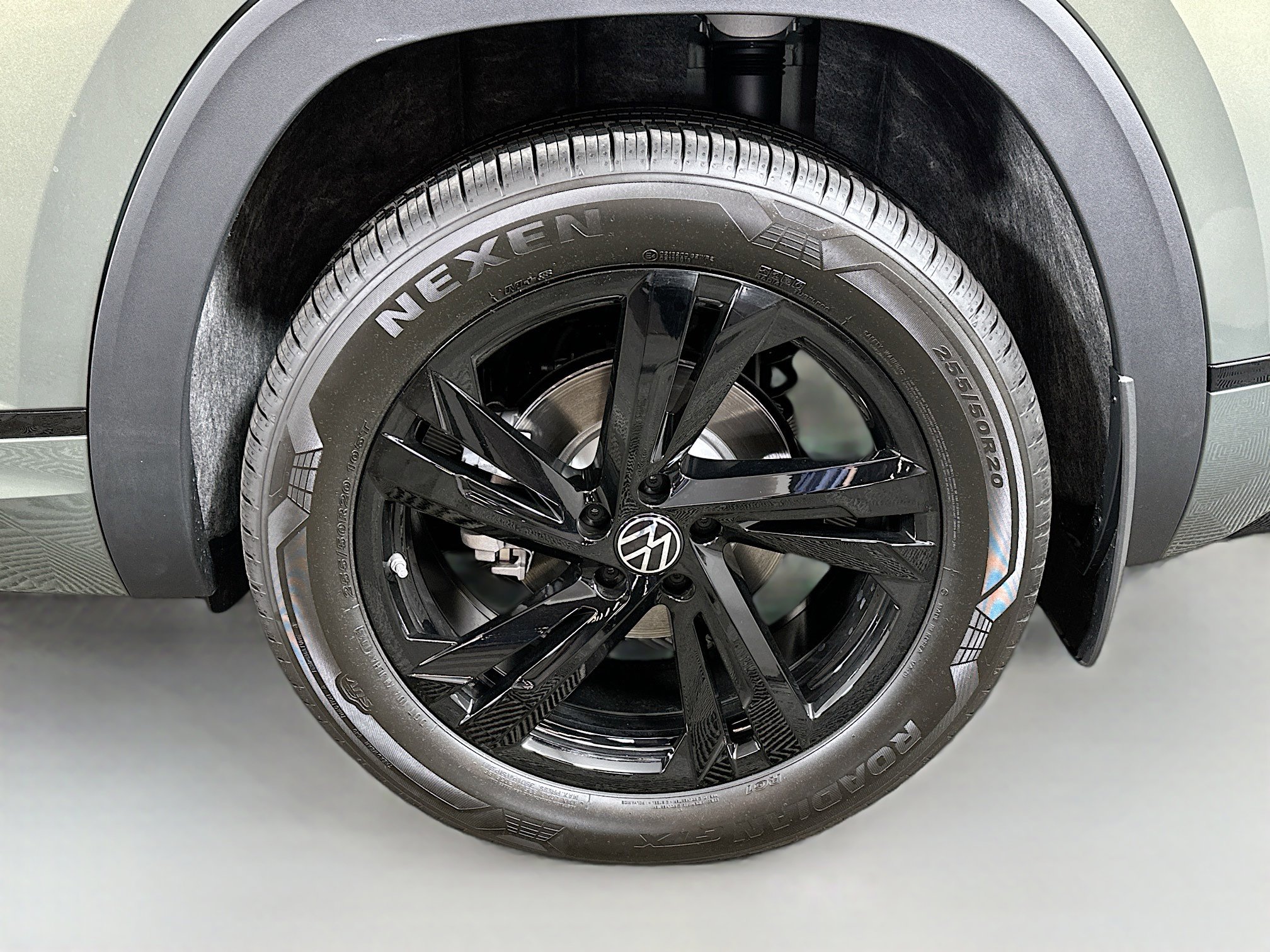 New 2026 Volkswagen Atlas Cross Sport SEL R-Line image 30
