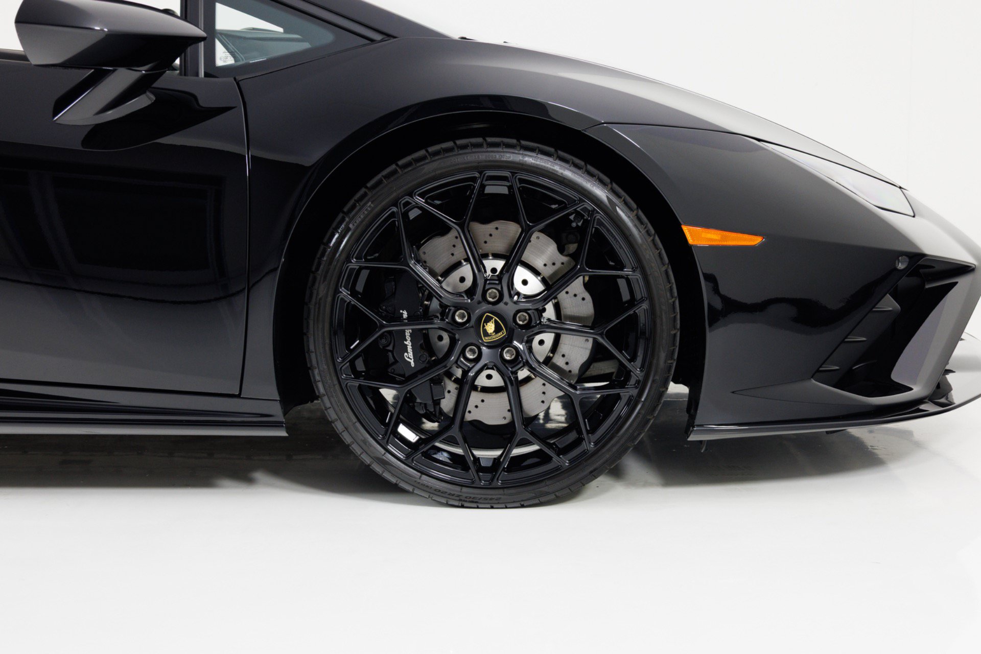 Used 2021 Lamborghini Huracan EVO RWD image 15