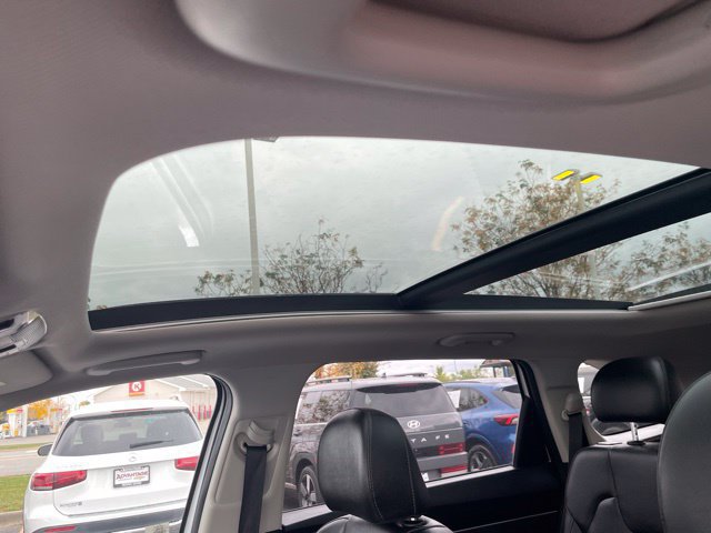 Used 2023 Kia Sorento EX w/ Panoramic Sunroof Package FWD image 12