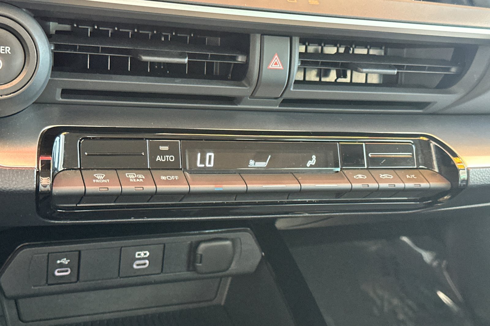 Used 2025 Toyota Prius LE FWD image 22