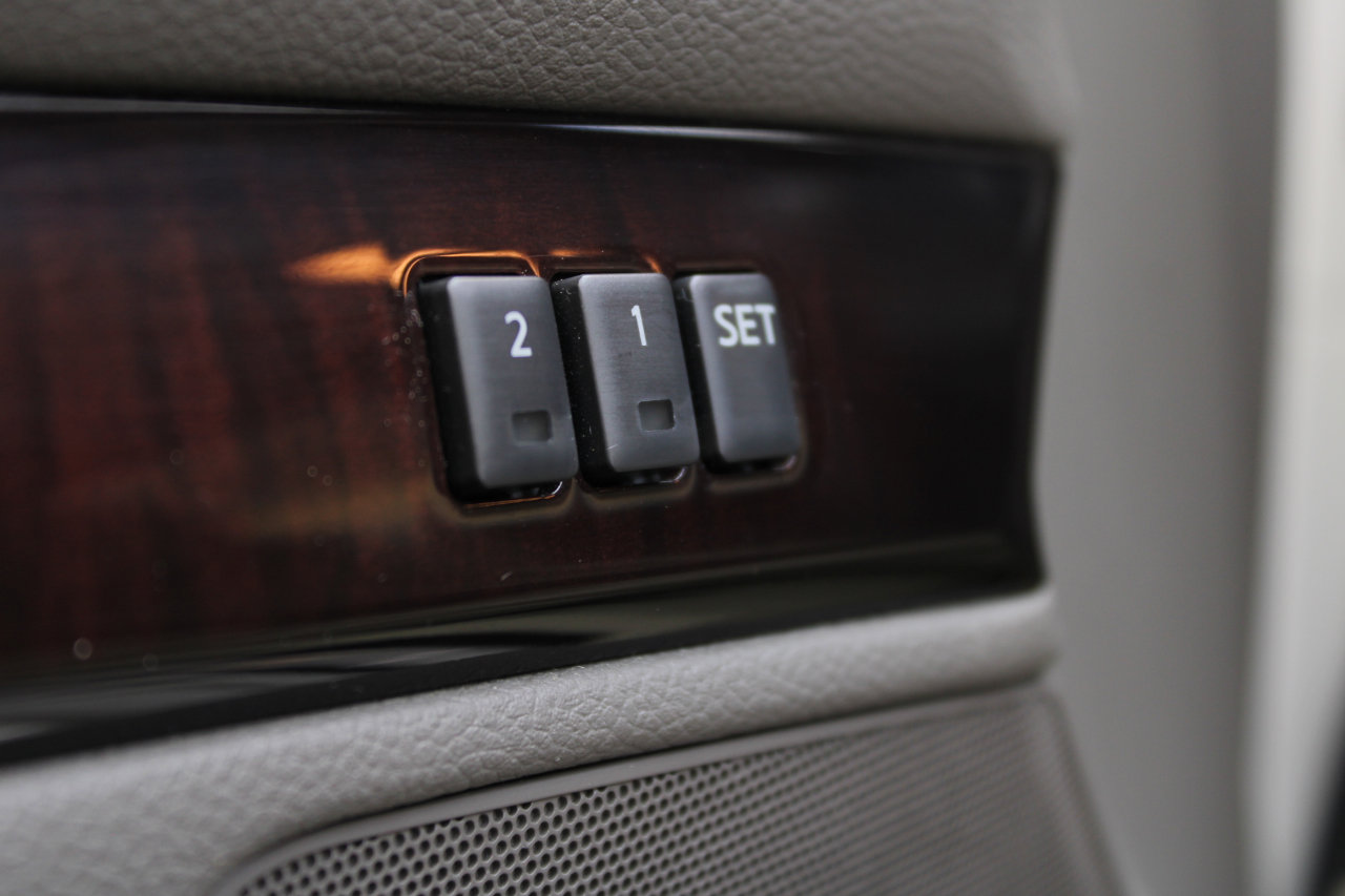 Used 2010 INFINITI G37 Sport w/ Premium Pkg image 36