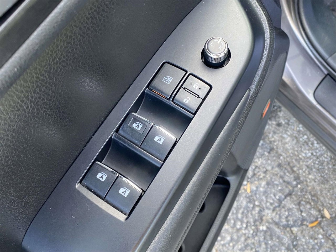 Used 2019 Toyota Highlander AWD V6 image 19