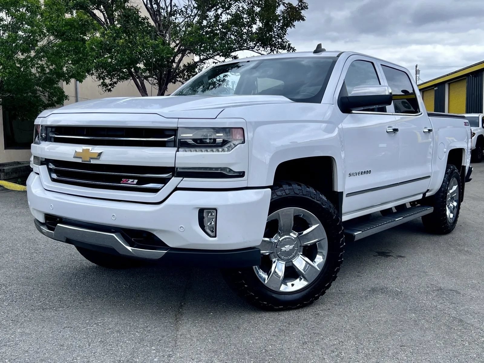 Used 2017 Chevrolet Silverado 1500 LTZ Z71 w/ LTZ Plus Package AWD/4WD image 2