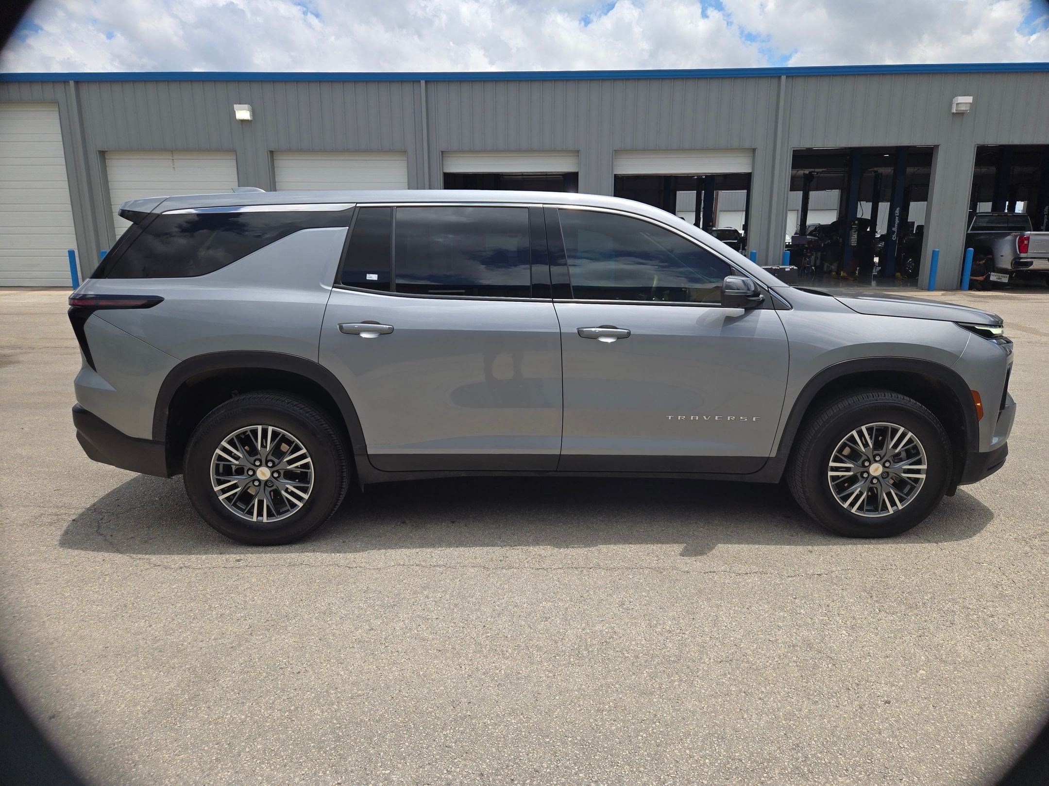 Certified 2024 Chevrolet Traverse LS FWD image 2