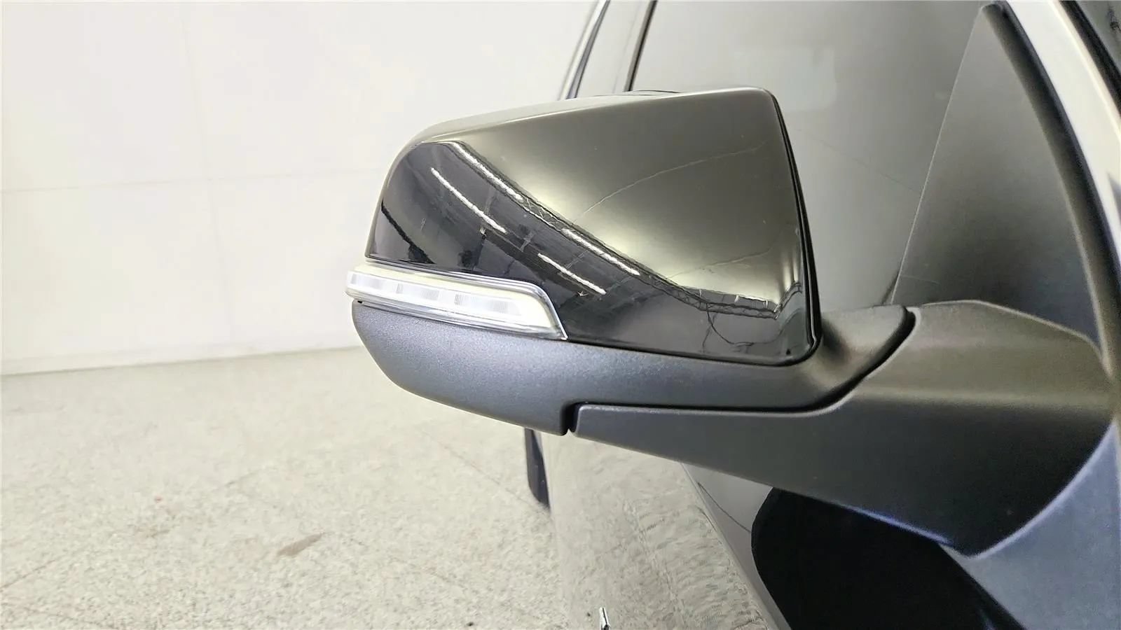 Used 2023 Chevrolet Traverse LT FWD image 19