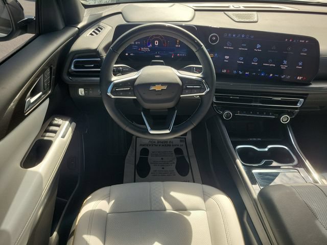Used 2025 Chevrolet Traverse High Country FWD image 14
