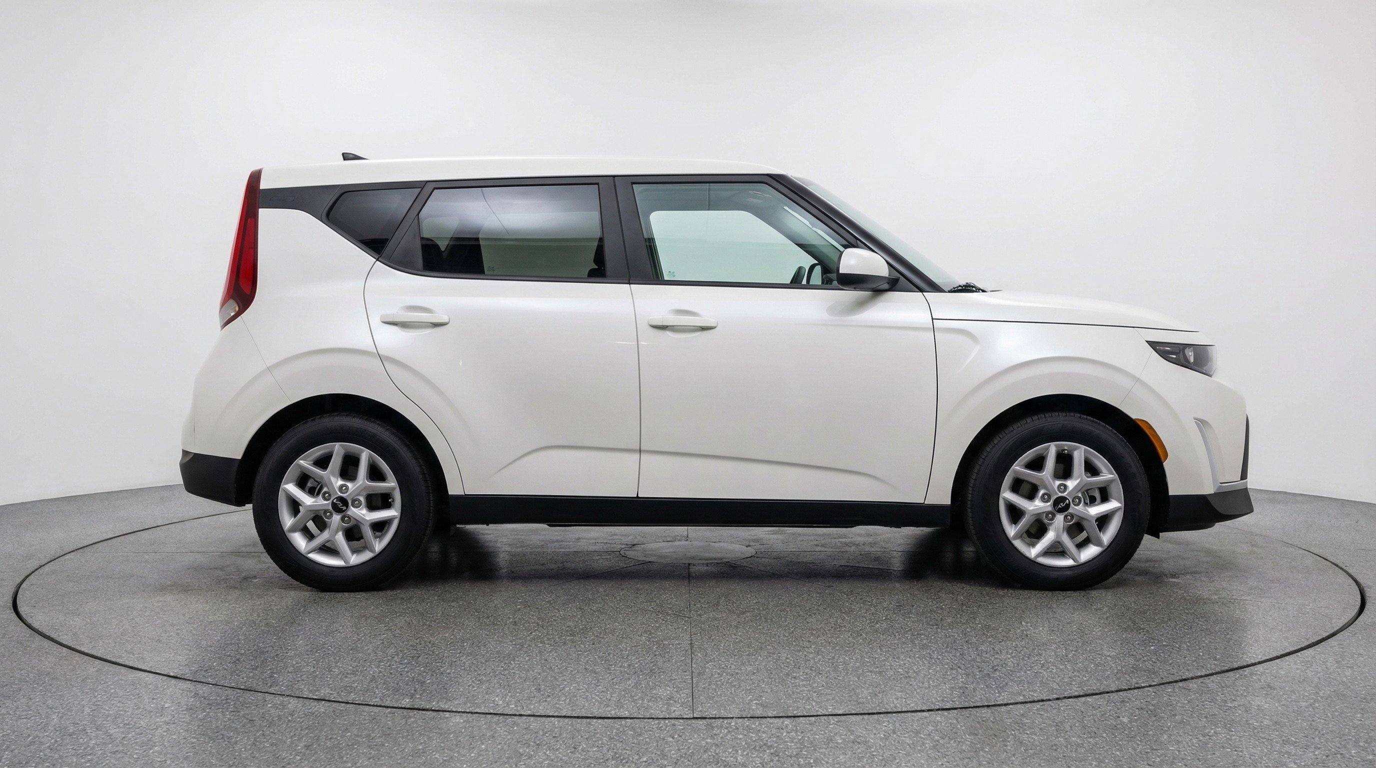 Used 2025 Kia Soul LX w/ LX Technology Package image 11