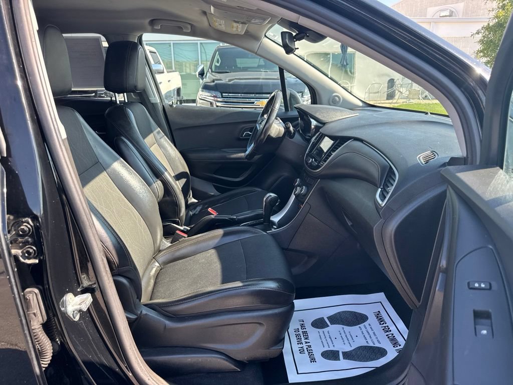 Used 2018 Chevrolet Trax LT w/ Redline Edition FWD image 14