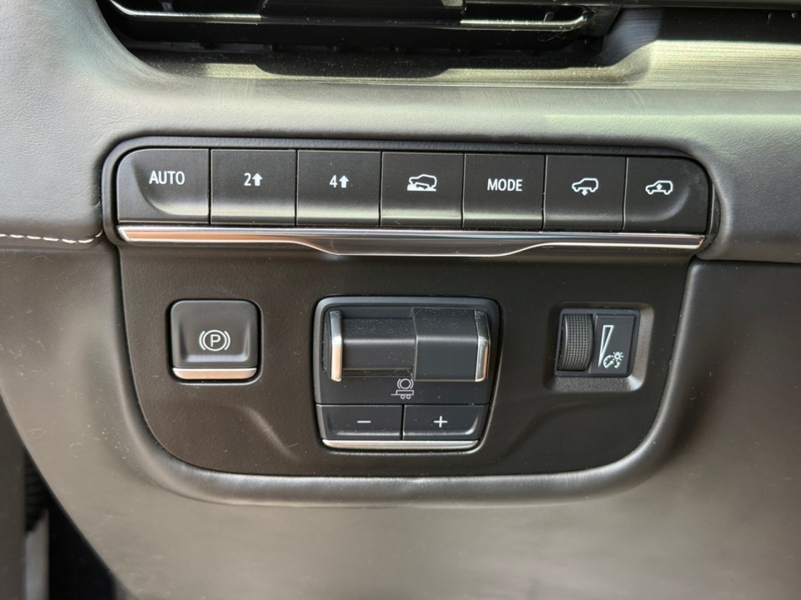 Used 2022 Cadillac Escalade Sport Platinum w/ LPO, ONYX Package AWD/4WD image 39