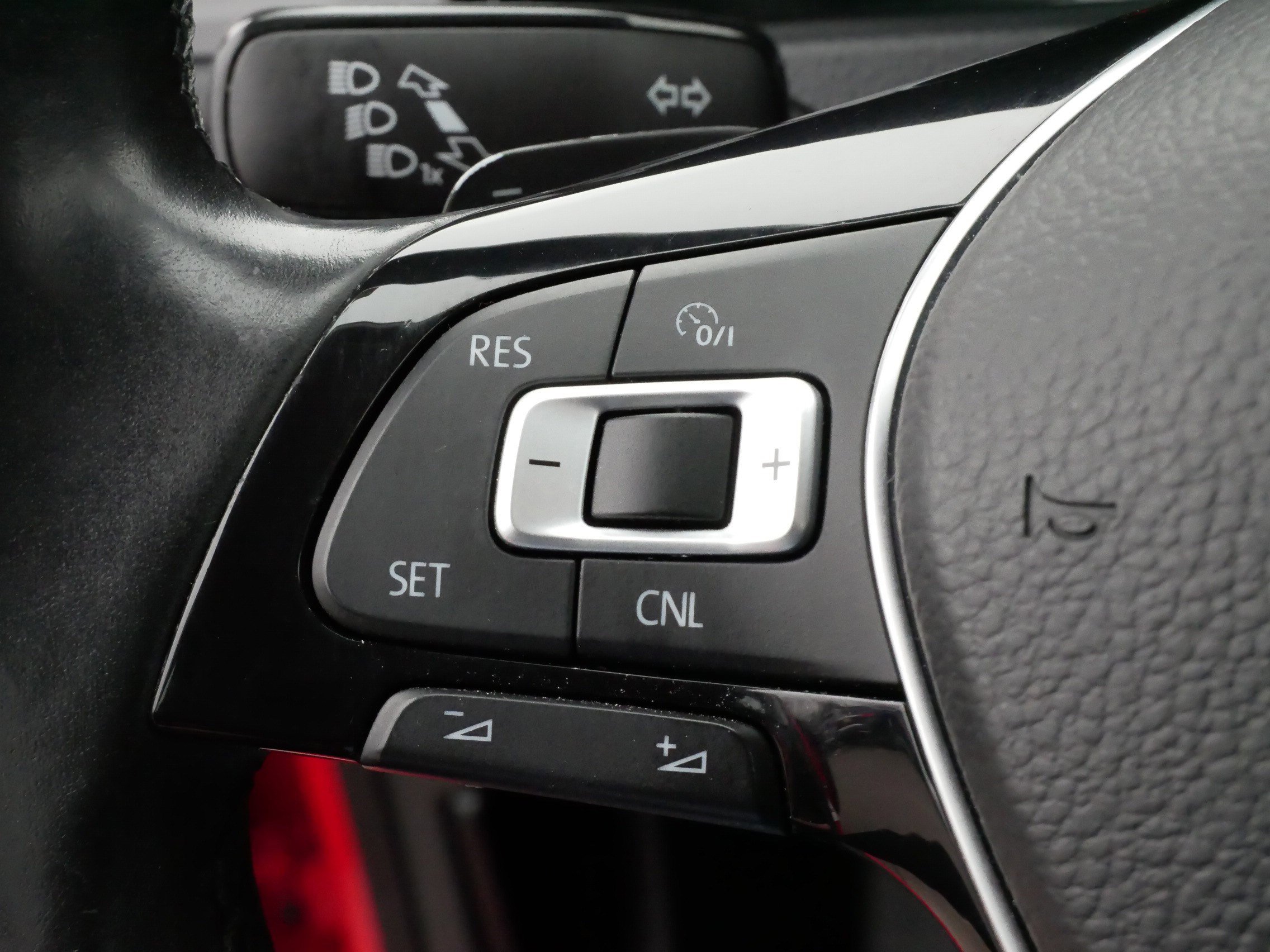 Used 2015 Volkswagen Golf TDI SEL image 24