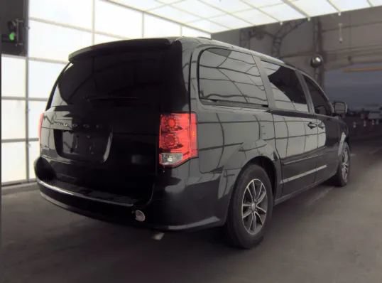 Used 2017 Dodge Grand Caravan SXT FWD image 2