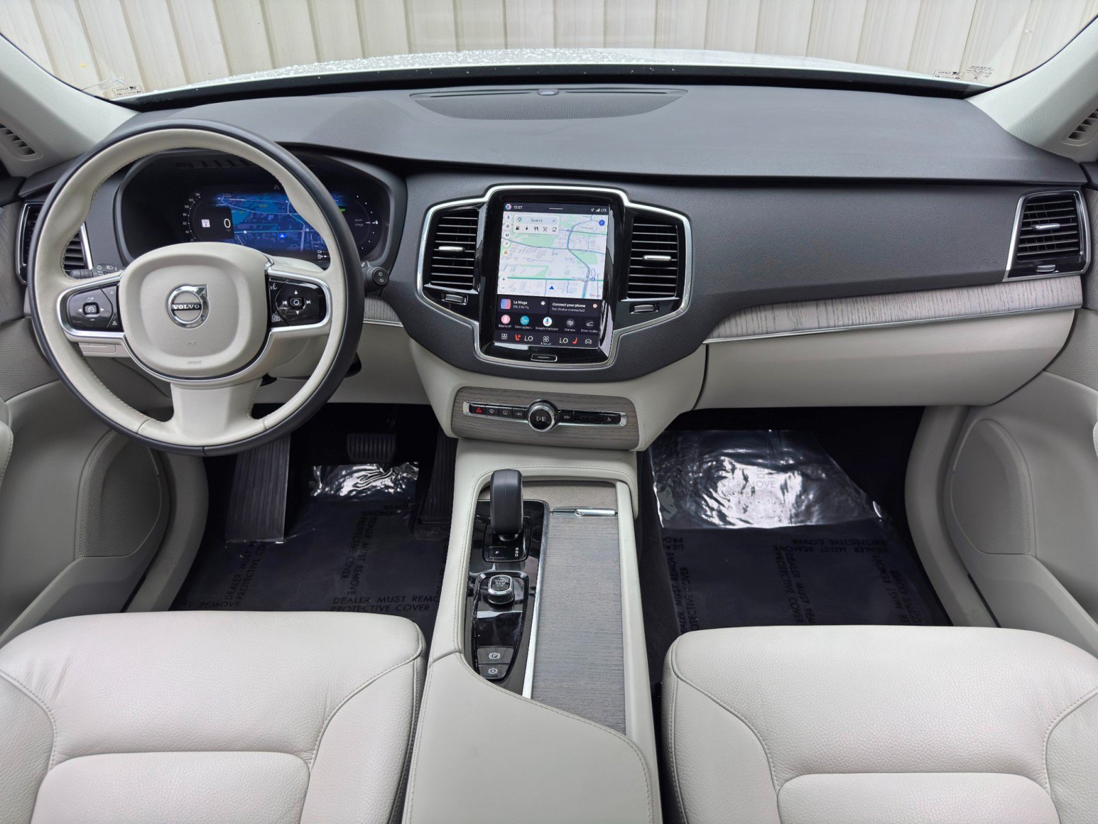 Used 2025 Volvo XC90 T8 Plus AWD/4WD image 13