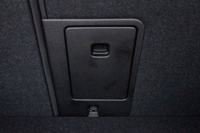 Certified 2025 Volvo XC40 B5 Ultra w/ Protection Package Premier image 31