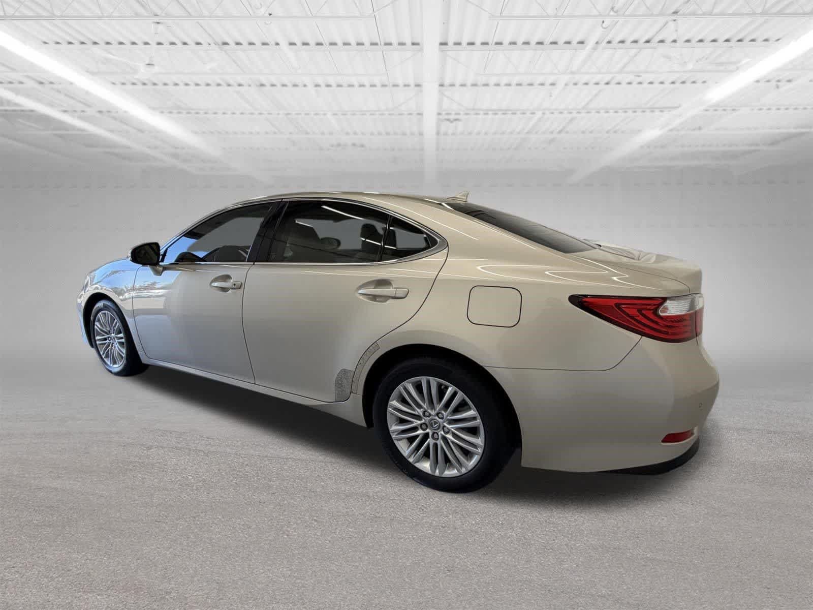 Used 2013 Lexus ES 350 w/ Luxury Pkg FWD image 3