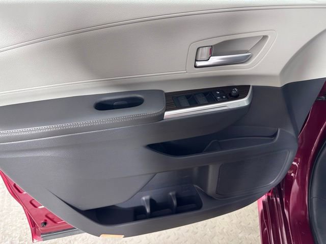 Used 2021 Toyota Sienna XLE image 22