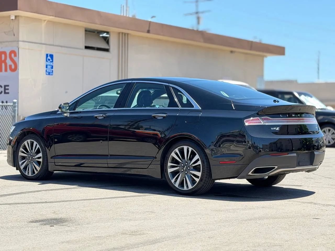 Used 2017 Lincoln MKZ Reserve FWD image 10