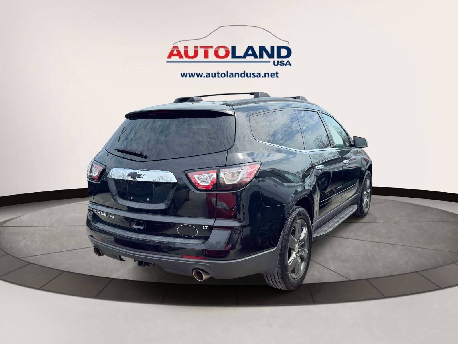 Used 2017 Chevrolet Traverse LT AWD/4WD image 3