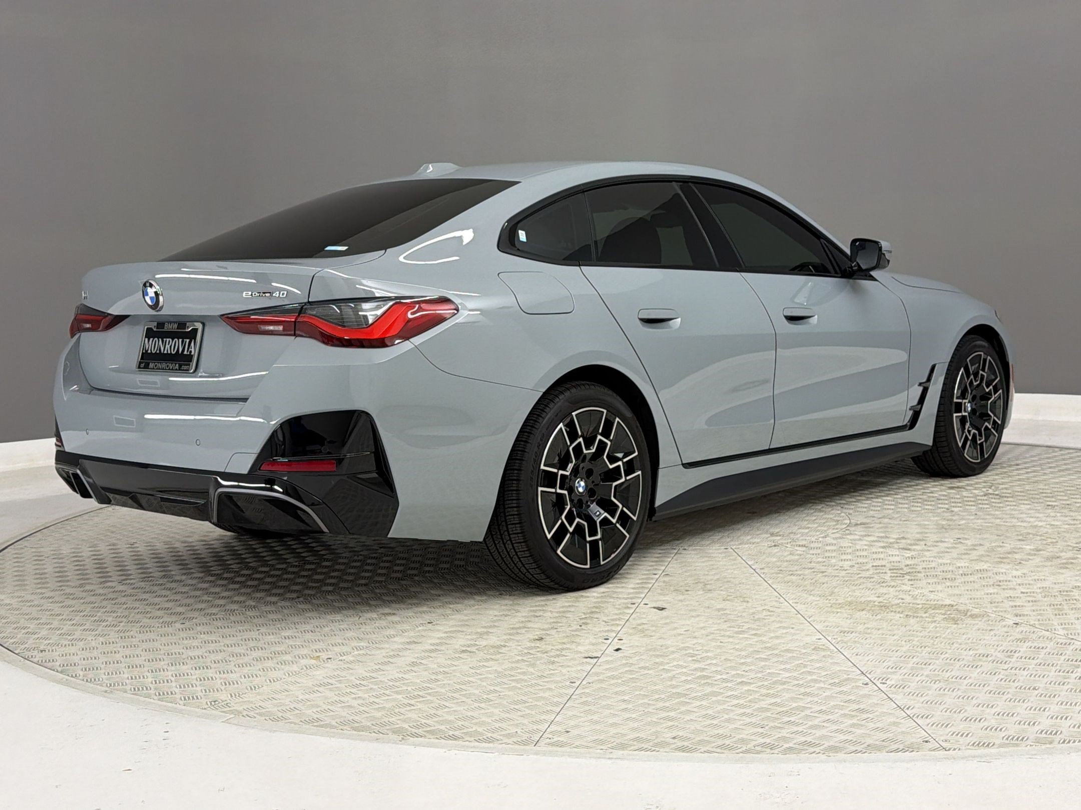 New 2026 BMW i4 eDrive40 w/ M Sport Package RWD image 9