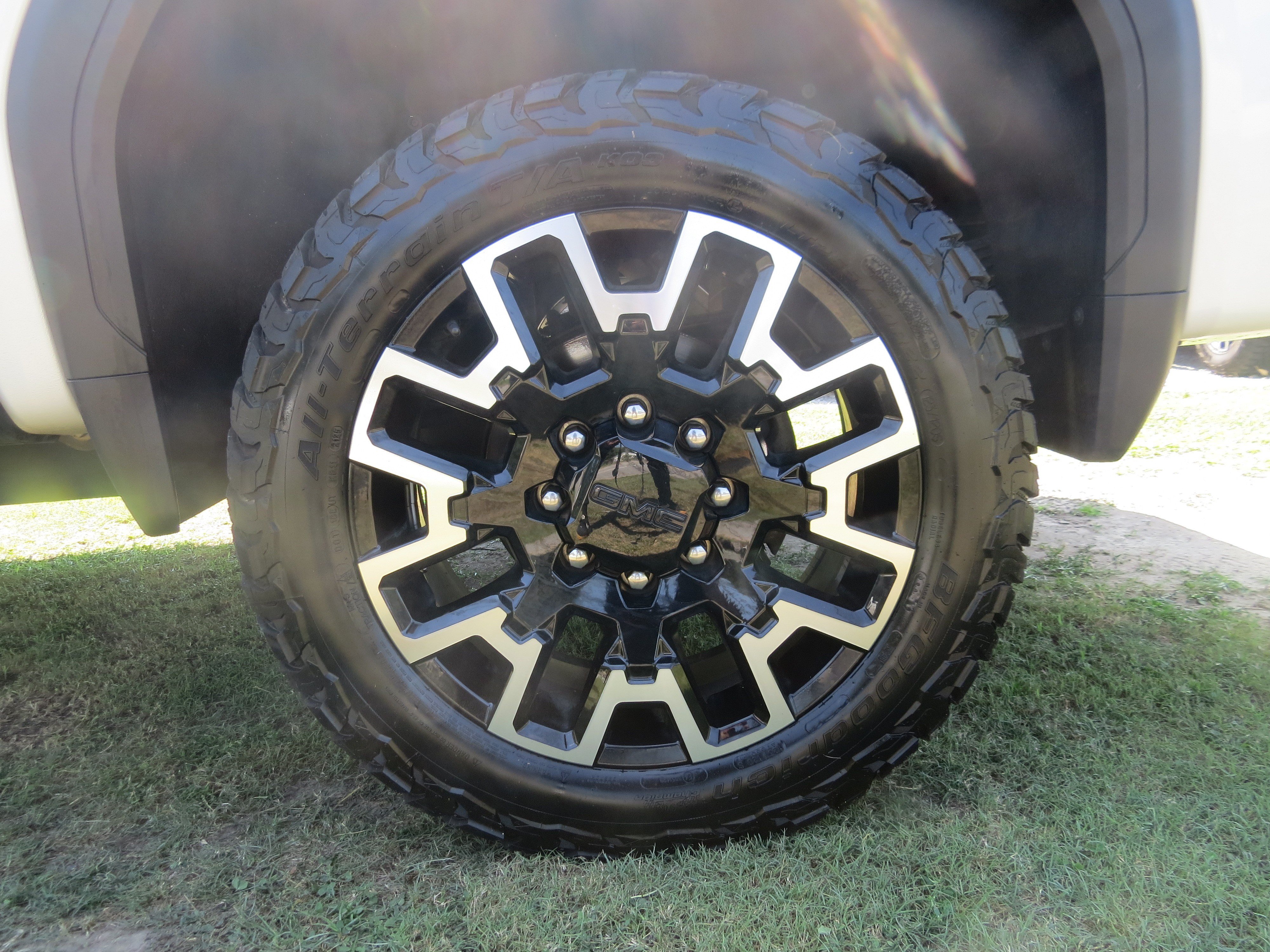 Used 2024 GMC Sierra 2500 Denali Ultimate AWD/4WD image 11