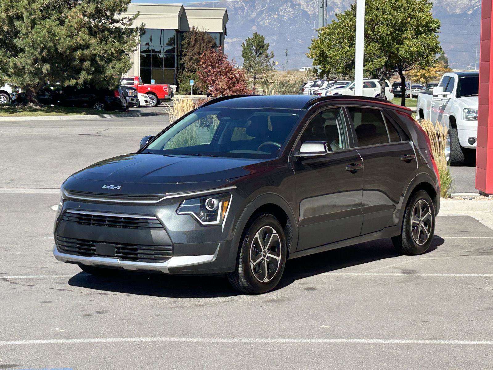 Used 2025 Kia Niro EX image 3