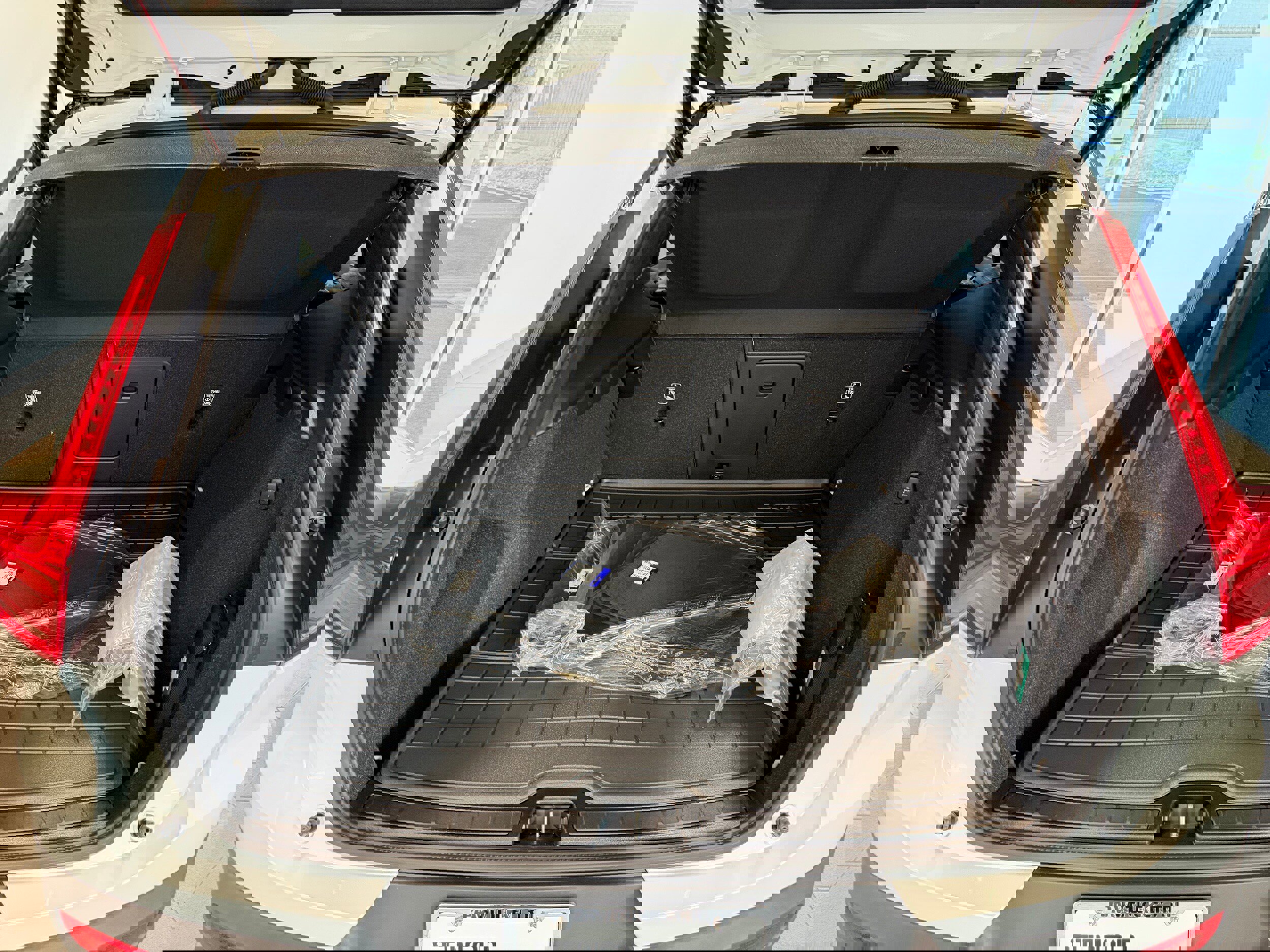 New 2026 Volvo EX40 Plus w/ Climate Package image 32