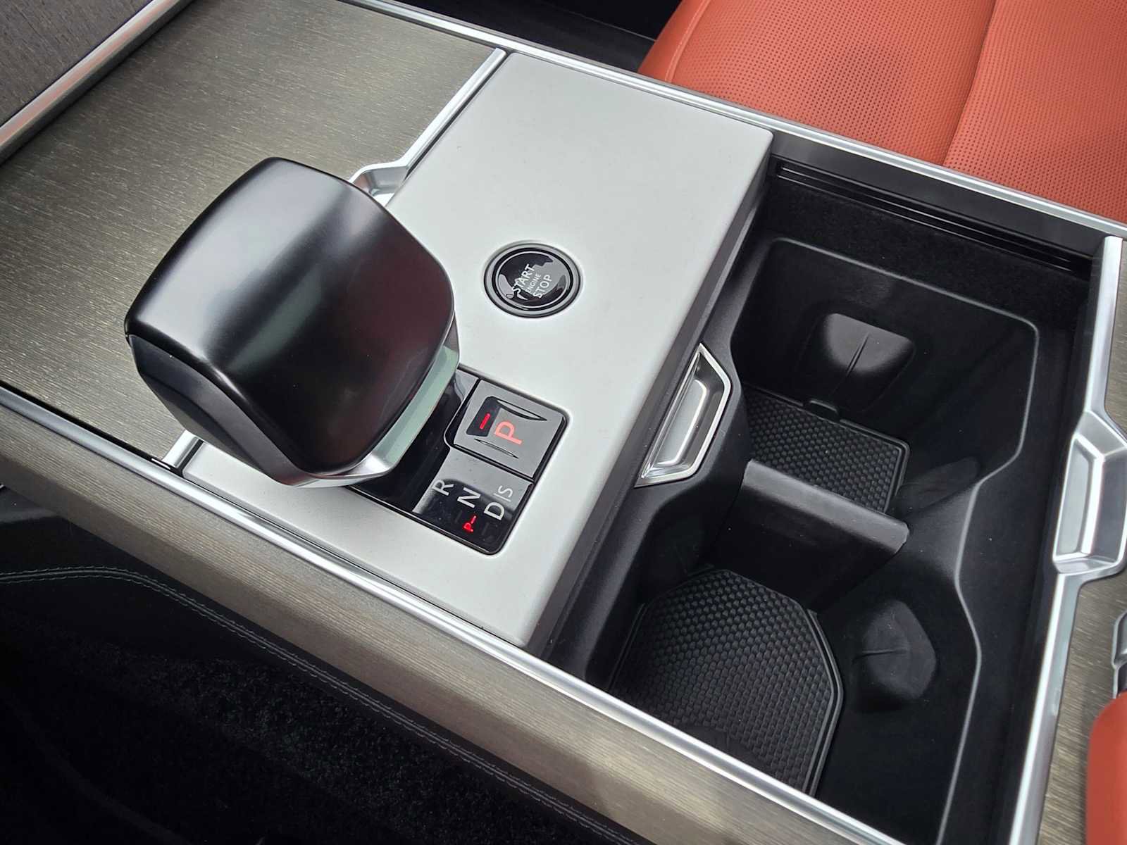 New 2026 Land Rover Range Rover SV image 31