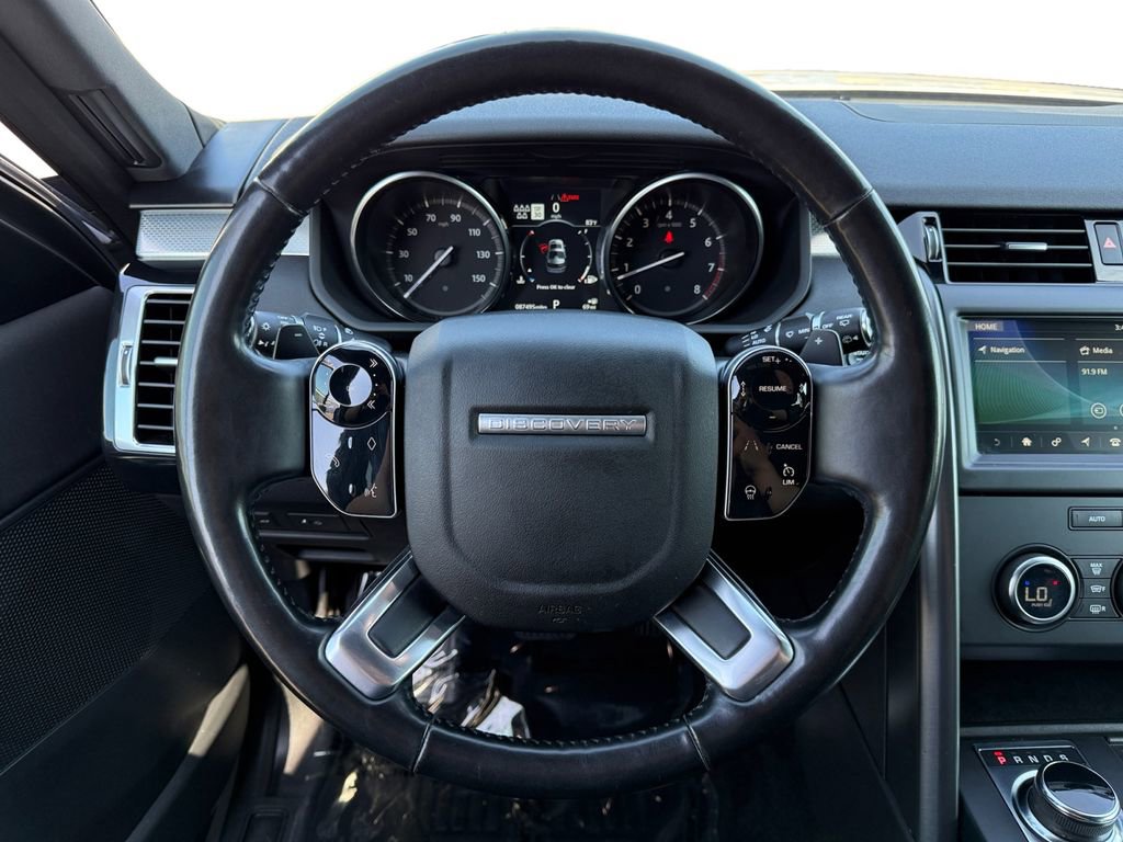 Used 2020 Land Rover Discovery Landmark image 12