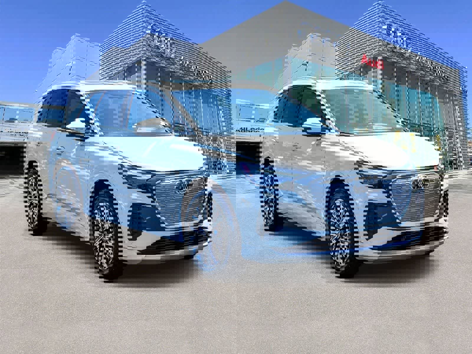 Used 2023 Audi Q4 e-tron Premium Plus w/ Premium Plus image 5