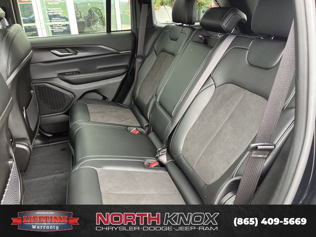 Used 2024 Jeep Grand Cherokee Altitude image 17