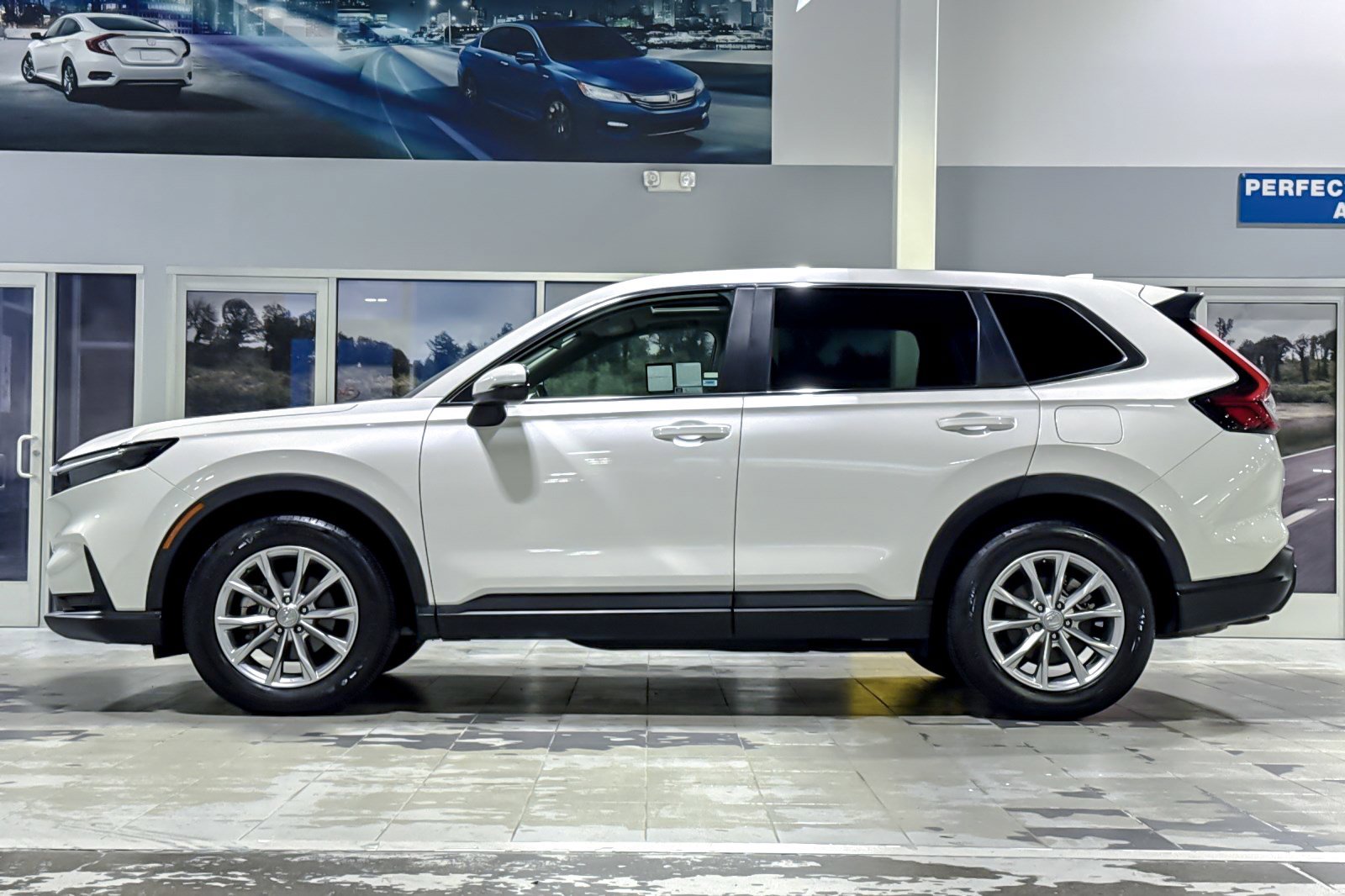 Used 2023 Honda CR-V EX-L image 2