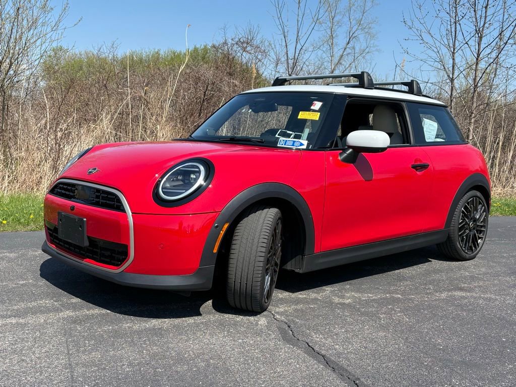 Used 2025 MINI Cooper 2-Door Hardtop FWD image 3